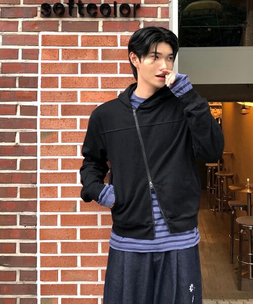 INTEMPOMOOD(インテンポムード)の「スキュー ジップアップフードパーカー_ブラック(パーカー・メンズ・ブラック・MEDIUM/LARGE)」の18枚目の写真