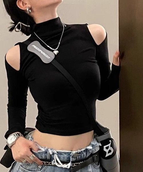 VIBGYOR(ヴィブジョー)の「【EIZZ/アイズ】ショルダーオープン ハイネック クロップド ロングスリーブ トップス(Tシャツ/カットソー・レディース・ブラック/グレー・FREE)」の9枚目の写真