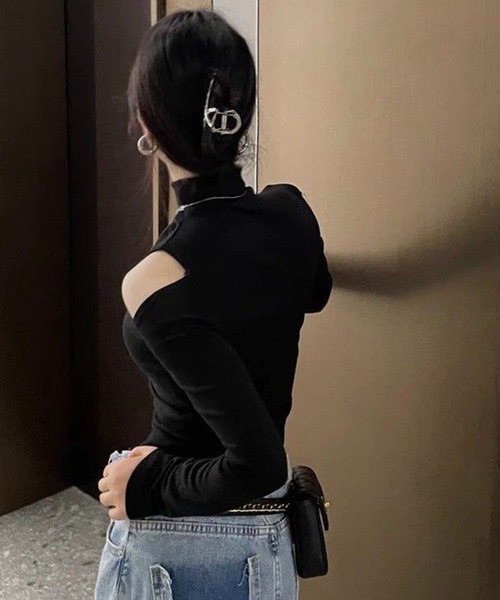 VIBGYOR(ヴィブジョー)の「【EIZZ/アイズ】ショルダーオープン ハイネック クロップド ロングスリーブ トップス(Tシャツ/カットソー・レディース・ブラック/グレー・FREE)」の8枚目の写真