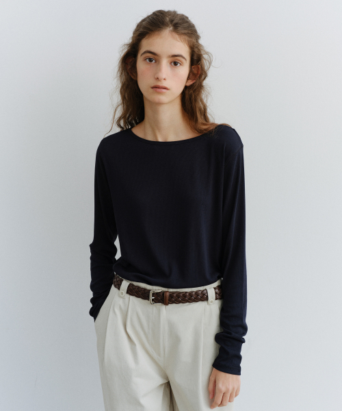 URAGO(ユラーゴ)の「Ribbed boatneck t-shirt(Tシャツ/カットソー・レディース・スカイブルー/ブラウン/ライトグレー/ホワイト/ネイビー・FREE)」の6枚目の写真