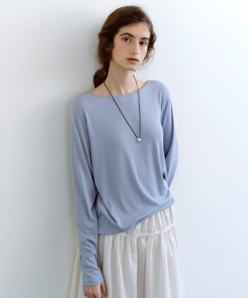 URAGO(ユラーゴ)の「Ribbed boatneck t-shirt(Tシャツ/カットソー・レディース・スカイブルー/ブラウン/ライトグレー/ホワイト/ネイビー・FREE)」の9枚目の写真
