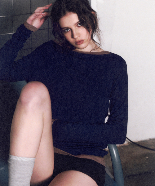 URAGO(ユラーゴ)の「Ribbed boatneck t-shirt(Tシャツ/カットソー・レディース・スカイブルー/ブラウン/ライトグレー/ホワイト/ネイビー・FREE)」の7枚目の写真