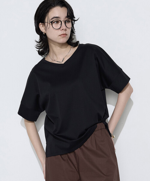 K.T KIYOKO TAKASE（キヨコタカセ）の「クールタッチコットンスムース Tシャツ（Tシャツ/カットソー・レディース・ホワイト/グレイッシュベージュ/ブラック・9号）」の3枚目の写真