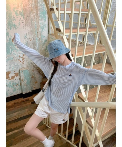 Ritzy(リッツィー)の「薄手オーバーサイズ ボーダー長袖 T シャツ(Tシャツ/カットソー・レディース・ブルー・M)」の2枚目の写真