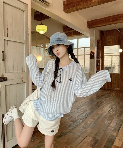 Ritzy(リッツィー)の「薄手オーバーサイズ ボーダー長袖 T シャツ(Tシャツ/カットソー・レディース・ブルー・M)」の4枚目の写真