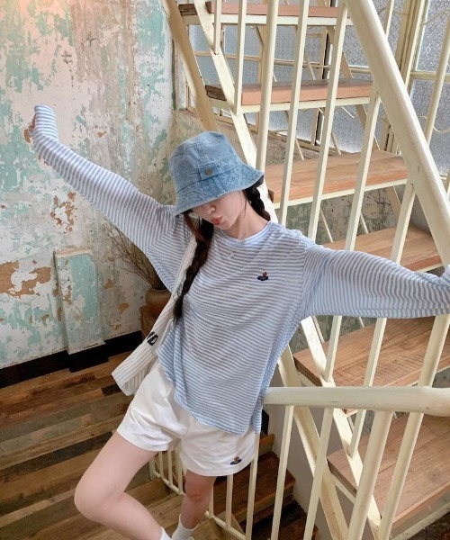 Ritzy(リッツィー)の「薄手オーバーサイズ ボーダー長袖 T シャツ(Tシャツ/カットソー・レディース・ブルー・M)」の14枚目の写真