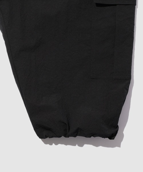 NAVY(ネイビー)の「【NAVY / ネイビー】 マットクロス ルーズシルエット ドローコード カーゴショーツ(カーゴパンツ・メンズ・ブラック/オリーブ/チャコール・M/L/XL)」の7枚目の写真