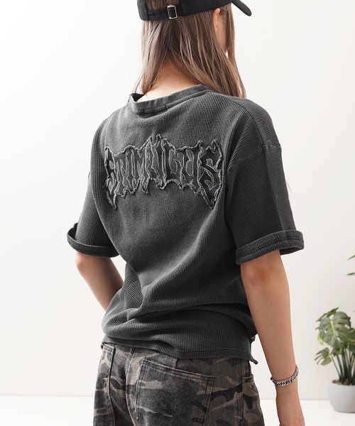 ロゴアップリケ刺繍 ピグメントTシャツ / Logo applique embroidered