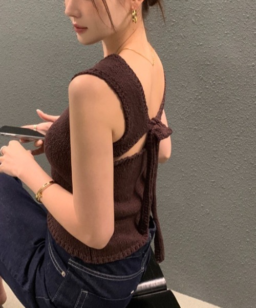 CHUL(チュル)の「バックリボンニットトップス ノースリーブ フェミニン きれいめ トップス(その他トップス・レディース・ブラウン/ホワイト/ブラック/アイボリー・FREE)」の4枚目の写真