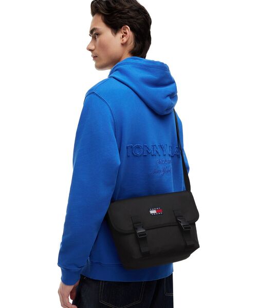 tommy jeans（トミー ジーンズ）の「デイリーメッセンジャーバッグ（ボディバッグ/ウエストポーチ・メンズ・ブラック・FREE）」の2枚目の写真