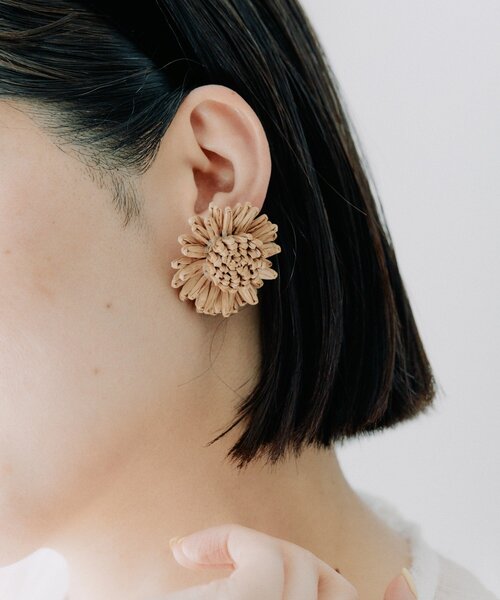 ear PAPILLONNER（イアパピヨネ）の「ラタンフラワーピアス（ピアス（両耳用）・レディース・ホワイト/サンドベージュ・FREE）」の13枚目の写真