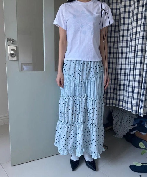 GEMEDA(ジェメダ)の「ドット柄ティアードフリルロングスカート(スカート・レディース・ホワイト/ブラック/ライトブルー・M)」の6枚目の写真