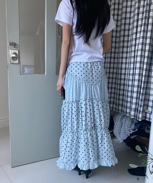 GEMEDA(ジェメダ)の「ドット柄ティアードフリルロングスカート(スカート・レディース・ホワイト/ブラック/ライトブルー・M)」の7枚目の写真