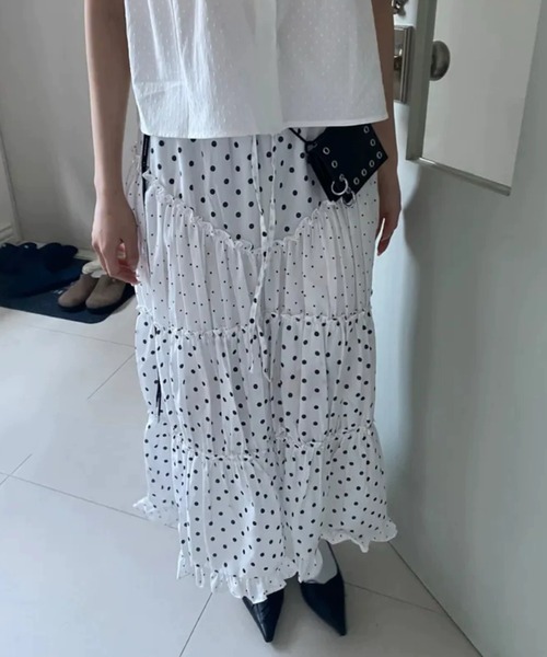 GEMEDA(ジェメダ)の「ドット柄ティアードフリルロングスカート(スカート・レディース・ホワイト/ブラック/ライトブルー・M)」の15枚目の写真