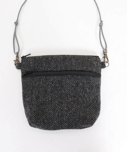 Magine(マージン)の「mko13754-Wool Herringbone Fabric Mini Bag ミニバッグ(MGN-263-034)(ショルダーバッグ・メンズ・チャコール・FREE)」の10枚目の写真