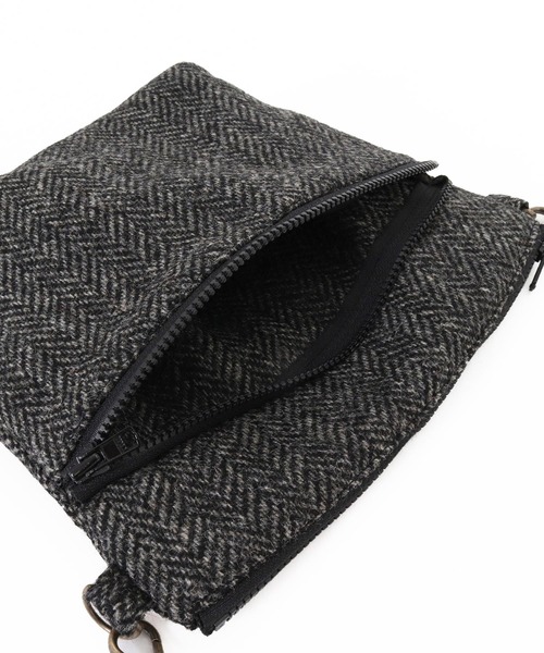 Magine(マージン)の「mko13754-Wool Herringbone Fabric Mini Bag ミニバッグ(MGN-263-034)(ショルダーバッグ・メンズ・チャコール・FREE)」の14枚目の写真