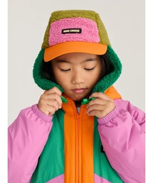BOBO CHOSES（ボボショーズ）の「Bobo Choses color block sheepskin chapka（キャップ）」