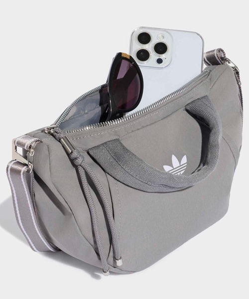 adidas(アディダス)の「アディダス オリジナルス クロワッサン バッグ / アディダス adidas(バックパック/リュック・レディース・グレー・FREE)」の4枚目の写真