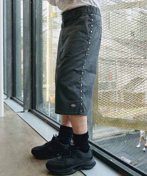 AFB（エーエフビー）の「STUDDED HALF PANTS（チノパンツ・メンズ・ブラック/カーキ/グレー・MEDIUM/LARGE）」の12枚目の写真