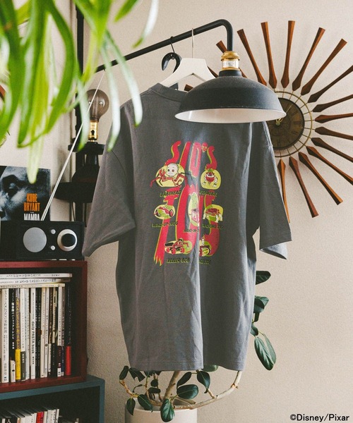 BAYFLOW(ベイフロー)の「TOY STORY(トイ・ストーリー)/アソートTシャツ(MEN)(Tシャツ/カットソー・メンズ・その他1/オフホワイト/チャコール・MEDIUM/LARGE)」の1枚目の写真