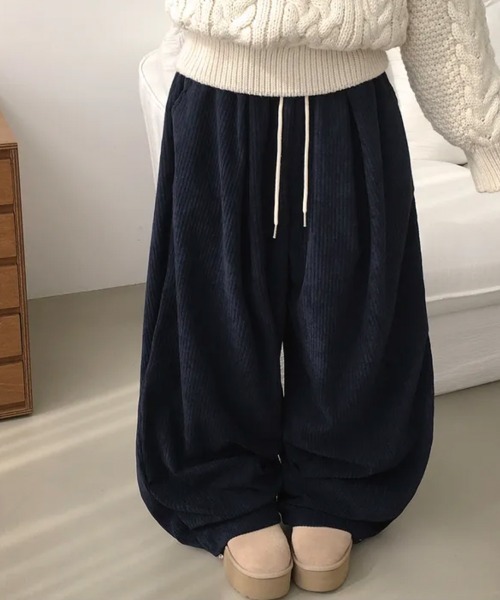 Emilie(エミリー)の「ボリュームコーデュロイ ワイドイージーパンツ(スウェットパンツ・レディース・アイボリー/ライトブルー/ブラウン/ブラック/ネイビー/チャコールグレー・FREE)」の6枚目の写真