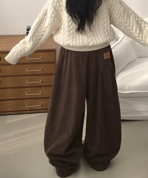 Emilie(エミリー)の「ボリュームコーデュロイ ワイドイージーパンツ(スウェットパンツ・レディース・アイボリー/ライトブルー/ブラウン/ブラック/ネイビー/チャコールグレー・FREE)」の9枚目の写真