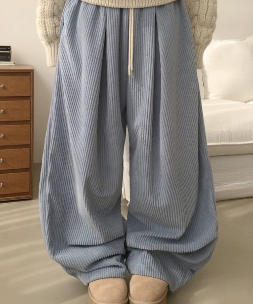 Emilie(エミリー)の「ボリュームコーデュロイ ワイドイージーパンツ(スウェットパンツ・レディース・アイボリー/ライトブルー/ブラウン/ブラック/ネイビー/チャコールグレー・FREE)」の20枚目の写真