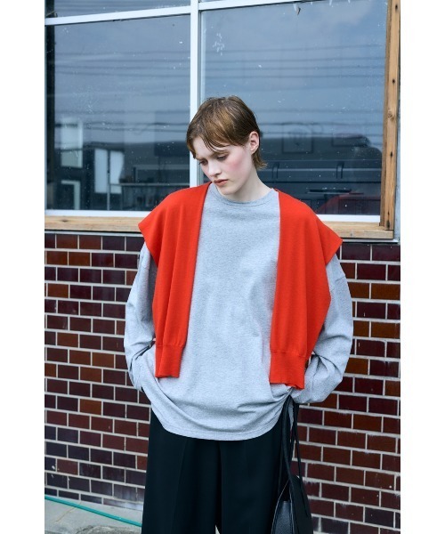 ENFOLD(エンフォルド)の「KNIT CAPE LONG-SLEEVES T-SHIRT(Tシャツ/カットソー・レディース・ホワイト/杢グレー・38)」の2枚目の写真