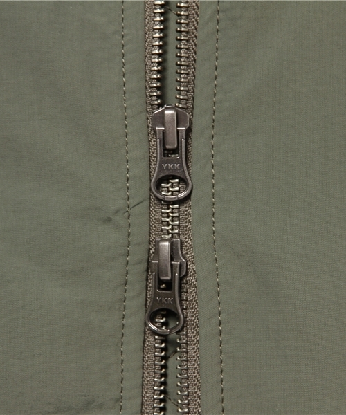 FREDY&GLOSTER（フレディアンドグロスター）の「【FINEBOYS掲載】ナイロンタッサー MA-1（MA-1・メンズ・カーキ/ブラック・L/M/S）」の6枚目の写真