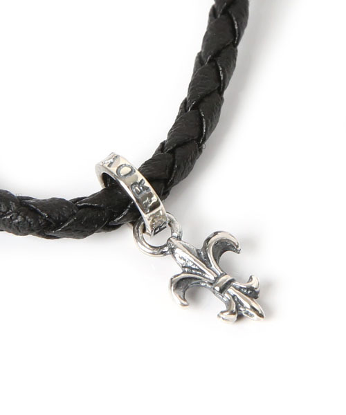 ROYAL ORDER(ロイヤルオーダー)の「TINY FLEUR DE LIS PENDANT(ネックレス・メンズ・シルバー・フリ-)」の4枚目の写真