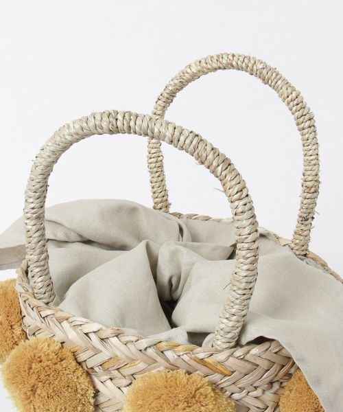 URBAN RESEARCH（アーバンリサーチ）の「UR ポンポンカゴバスケット（ショルダーバッグ・レディース・マスタード/ブラック・ONE）」の5枚目の写真