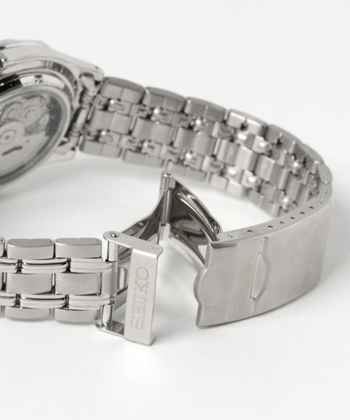 SEIKO（セイコー）の「SEIKO セイコー SEIKO5 SPORTS 自動巻き メタルバンド SNK031K1 SNK029K1 WEB限定（アナログ腕時計・メンズ・ブラック×シルバー/シルバー×ブルー・FREE）」の5枚目の写真