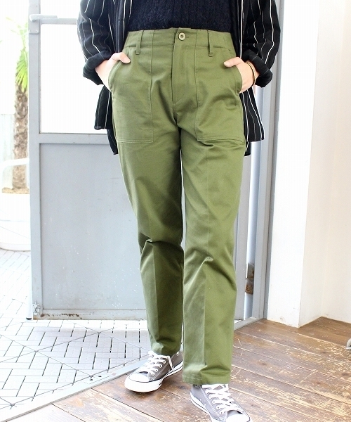 ottilie(オティーリエ)の「ベイカーパンツ(カーゴパンツ・レディース・ベージュ/カーキ・SMALL/MEDIUM)」の2枚目の写真