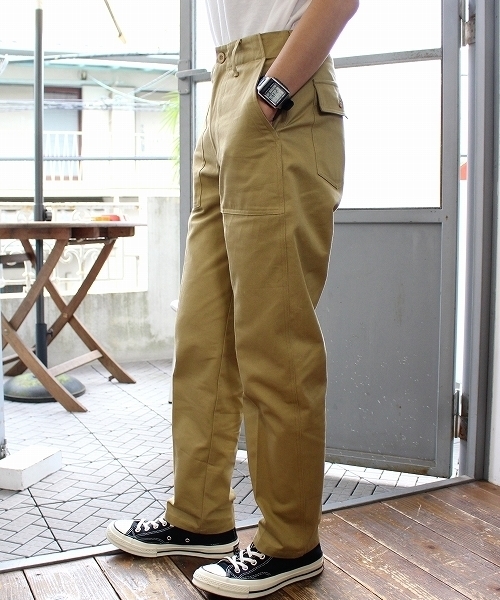 ottilie(オティーリエ)の「ベイカーパンツ(カーゴパンツ・レディース・ベージュ/カーキ・SMALL/MEDIUM)」の9枚目の写真