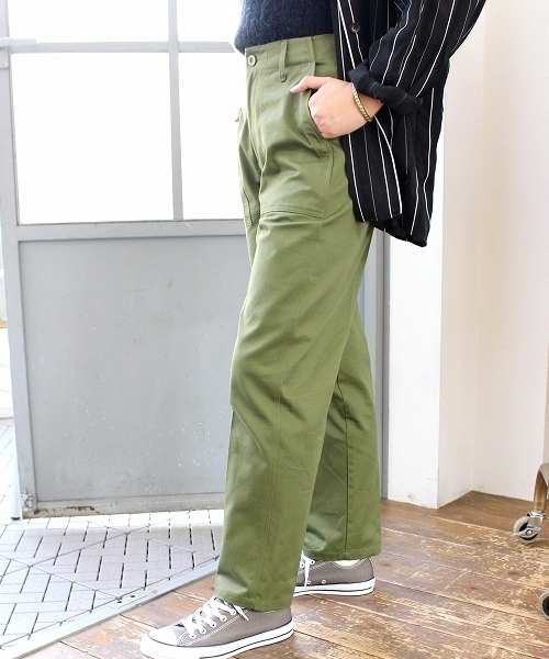 ottilie(オティーリエ)の「ベイカーパンツ(カーゴパンツ・レディース・ベージュ/カーキ・SMALL/MEDIUM)」の3枚目の写真