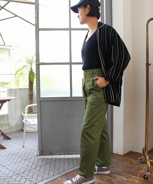 ottilie(オティーリエ)の「ベイカーパンツ(カーゴパンツ・レディース・ベージュ/カーキ・SMALL/MEDIUM)」の10枚目の写真