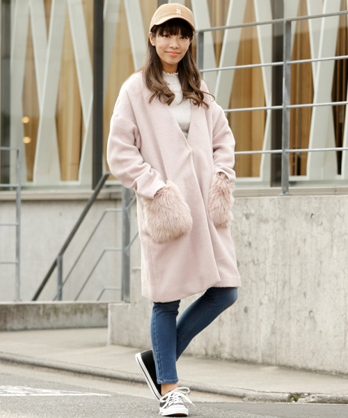 RAY CASSIN（レイカズン）の「ファーポケット付きノーカラーコート（その他アウター・レディース・ベージュ/キャメル/杢グレー・FREE）」の4枚目の写真