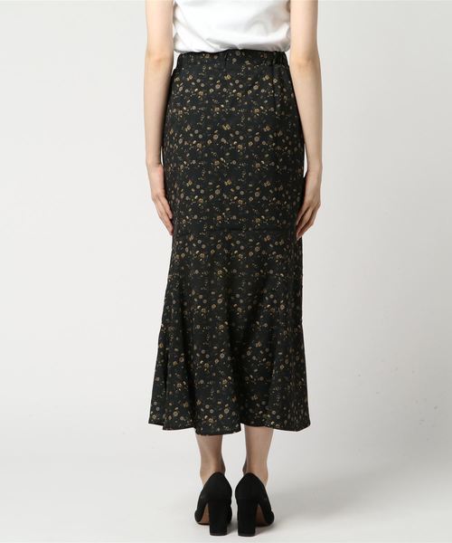 MOUSSY（マウジー）の「MERMAID LONG SKIRT（スカート・レディース・ブラック系その他/カーキ/レッド系その他/ブラック・1/2）」の5枚目の写真