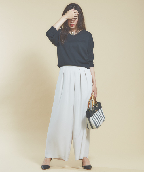 qualite（カリテ）の「〈ITALY〉Vネック7分袖ニットプルオーバー（ニット/セーター・レディース・ブラック/グリーン/マスタード/グレイッシュベージュ・フリー）」の5枚目の写真