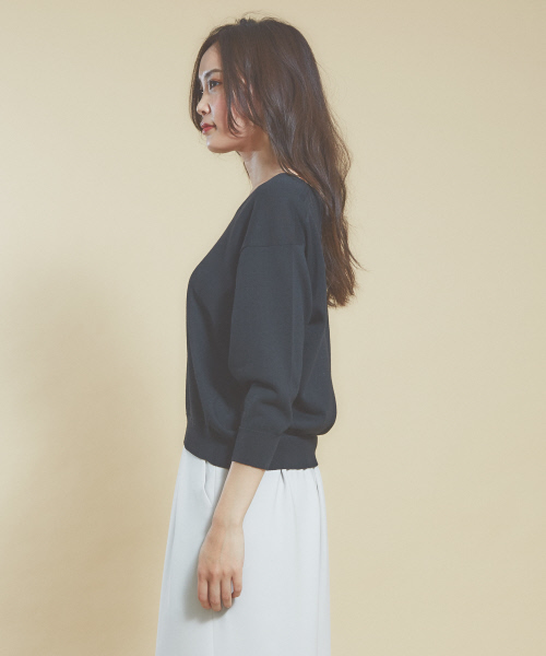 qualite（カリテ）の「〈ITALY〉Vネック7分袖ニットプルオーバー（ニット/セーター・レディース・ブラック/グリーン/マスタード/グレイッシュベージュ・フリー）」の6枚目の写真