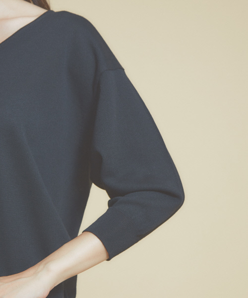 qualite（カリテ）の「〈ITALY〉Vネック7分袖ニットプルオーバー（ニット/セーター・レディース・ブラック/グリーン/マスタード/グレイッシュベージュ・フリー）」の9枚目の写真