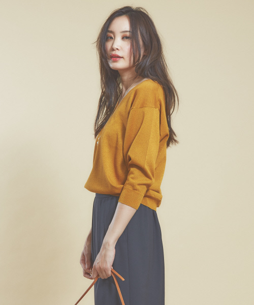 qualite（カリテ）の「〈ITALY〉Vネック7分袖ニットプルオーバー（ニット/セーター・レディース・ブラック/グリーン/マスタード/グレイッシュベージュ・フリー）」の19枚目の写真