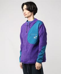 フリースルーイネック