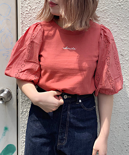 apres jour（アプレジュール）の「袖レースロゴ刺繍Tシャツ【ZOZOTOWN限定アイテム】（Tシャツ/カットソー・レディース・ブラック/オフホワイト/ブルー/オレンジ系その他・フリー）」の4枚目の写真