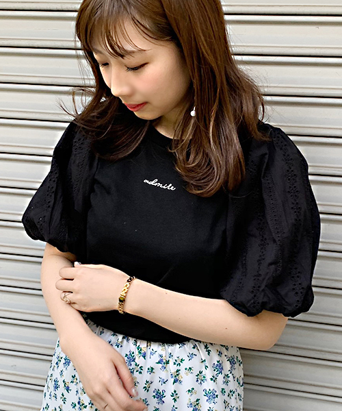 apres jour（アプレジュール）の「袖レースロゴ刺繍Tシャツ【ZOZOTOWN限定アイテム】（Tシャツ/カットソー・レディース・ブラック/オフホワイト/ブルー/オレンジ系その他・フリー）」の3枚目の写真