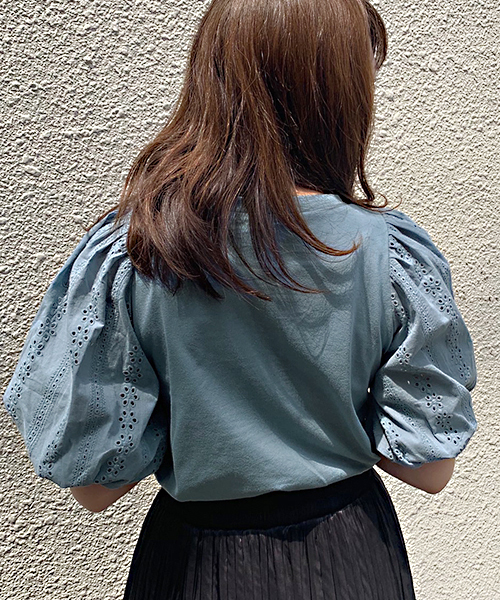 apres jour（アプレジュール）の「袖レースロゴ刺繍Tシャツ【ZOZOTOWN限定アイテム】（Tシャツ/カットソー・レディース・ブラック/オフホワイト/ブルー/オレンジ系その他・フリー）」の17枚目の写真