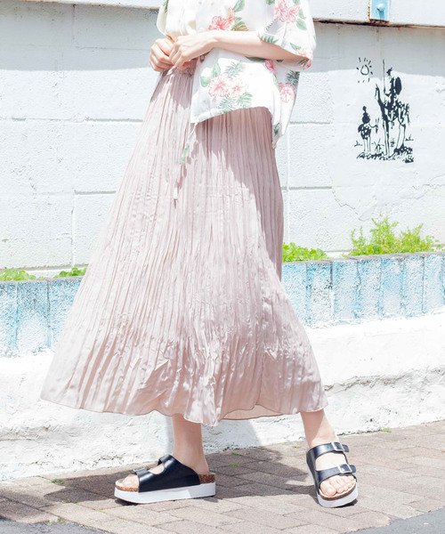 WEGO（ウィゴー）の「WEGO/ワッシャープリーツロングスカート（スカート・レディース・ブラック/オフホワイト/イエロー/ライトピンク/ブラウン・FREE）」の5枚目の写真