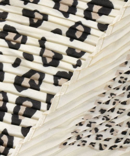 GLOBAL WORK（グローバルワーク）の「プリーツスカーフ/847980（ストール/ショール・レディース・ベージュ/ネイビー/オフホワイト/オレンジ/ブラウン/グリーン・FREE）」の10枚目の写真