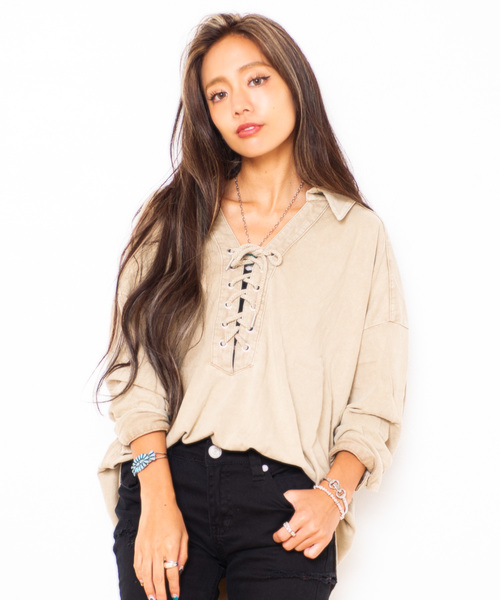 ROGER AND RAW(ロジャーアンドロウ)の「Roger&Raw/編み上げ衿抜きシャツP/O(Tシャツ/カットソー・レディース・ホワイト/ベージュ/カーキ/ネイビー・M)」の2枚目の写真