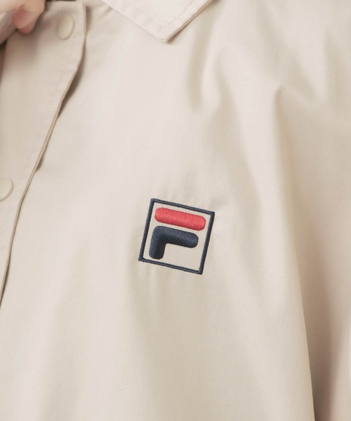 Chaco closet(チャコ クローゼット)の「【FILA フィラ】別注 袖ボリュームビックシルエットフード付き コーチジャケット(ブルゾン・レディース・ベージュ/パープル系その他/ブラック・FREE)」の4枚目の写真